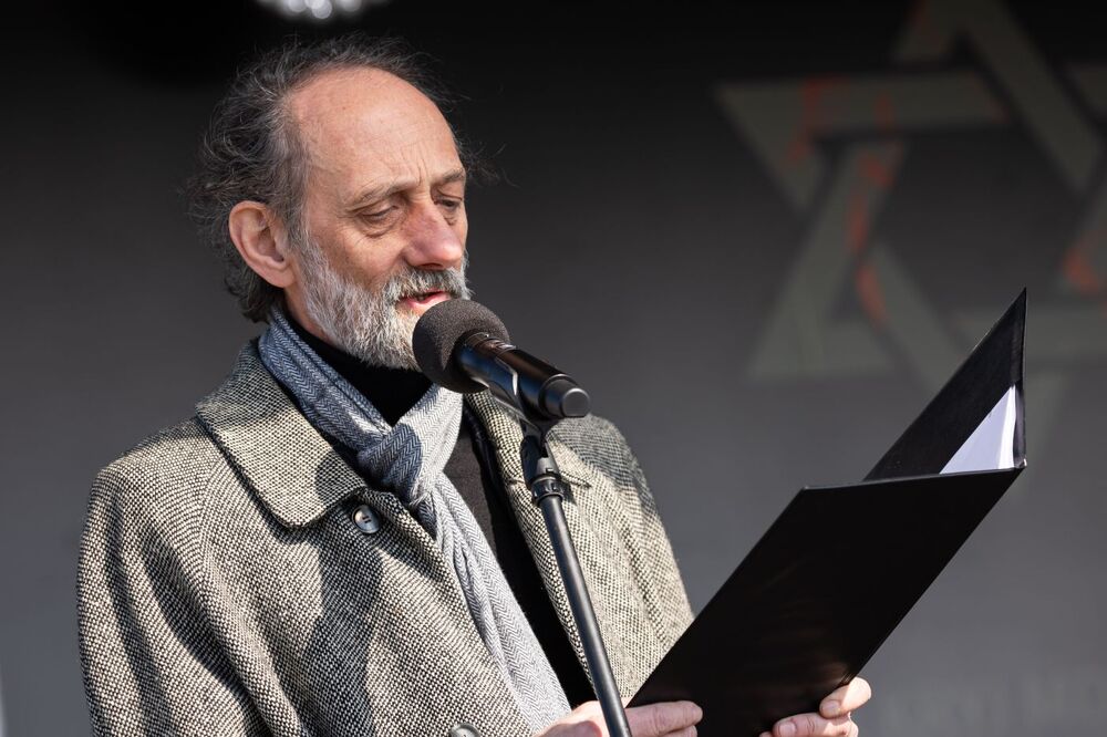 Andrzej Róg przywołał świadectwa ocalałych z niemieckiego obozu zagłady – Bełżec, 15 marca 2022. Fot. Mikołaj Bujak (IPN)