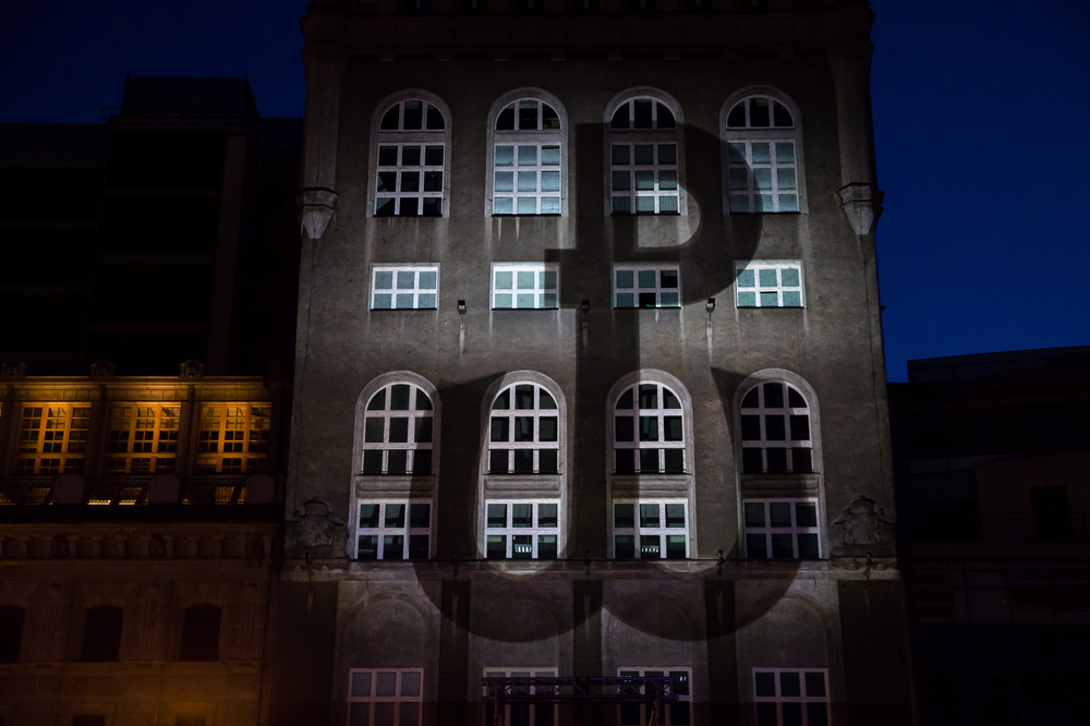 Znak Polski Walczącej na budynku PAST-y