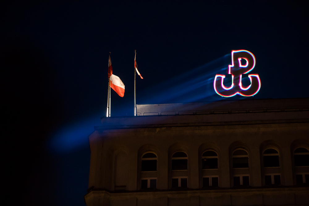 Znak Polski Walczącej na budynku PAST-y
