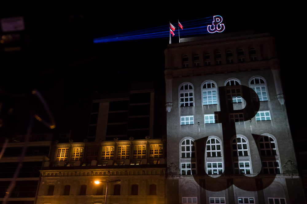 Znak Polski Walczącej na budynku PAST-y