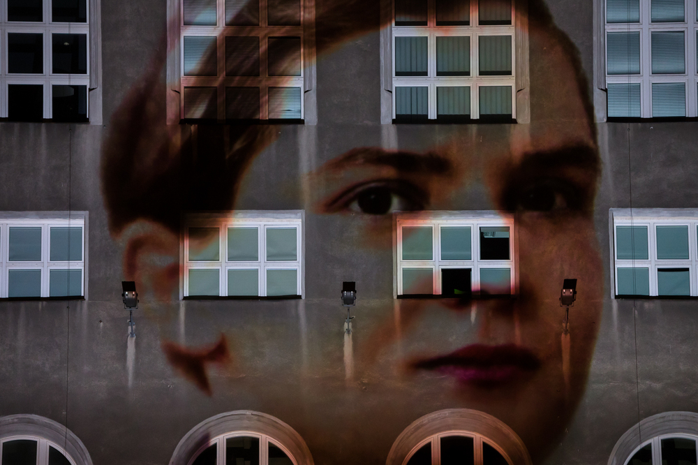 Znak Polski Walczącej na budynku PAST-y