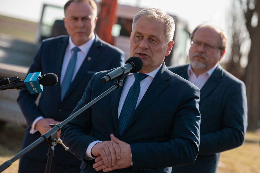 Wojewoda opolski Sławomir Kłosowski. Demontaż pomnika Armii Czerwonej – 23 marca 2022. Fot. Mikołaj Bujak (IPN)