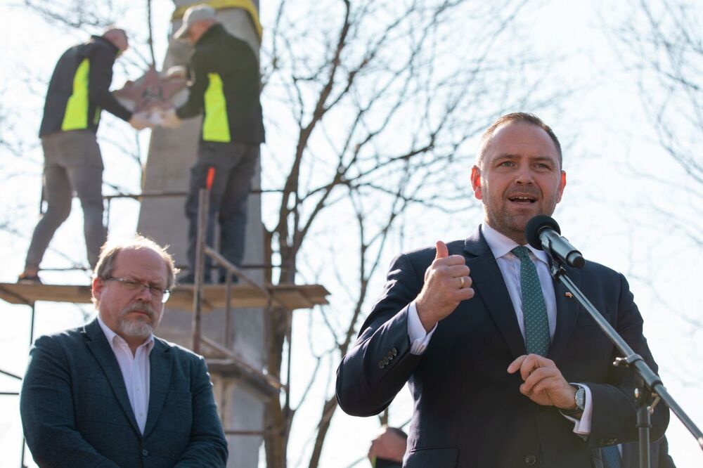 Prezes Instytutu Pamięci Narodowej dr Karol Nawrocki. Demontaż pomnika Armii Czerwonej – 23 marca 2022. Fot. Mikołaj Bujak (IPN)
