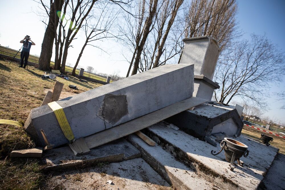 Demontaż pomnika Armii Czerwonej – 23 marca 2022. Fot. Mikołaj Bujak (IPN)