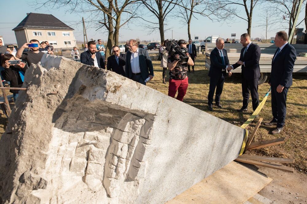 Demontaż pomnika Armii Czerwonej – 23 marca 2022. Fot. Mikołaj Bujak (IPN)