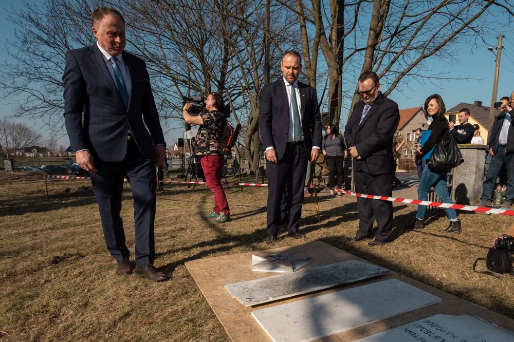 Demontaż pomnika Armii Czerwonej – 23 marca 2022. Fot. Mikołaj Bujak (IPN)