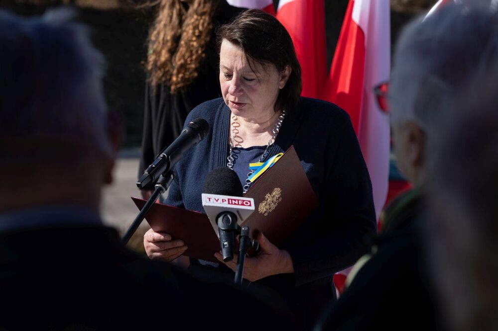 Magdalena Merta odczytała list szefa Urzędu do Spraw Kombatantów i Osób Represjonowanych Jana Józefa Kasprzyka – Miechów, 24 marca 2022. Fot. Mikołaj Bujak (IPN)