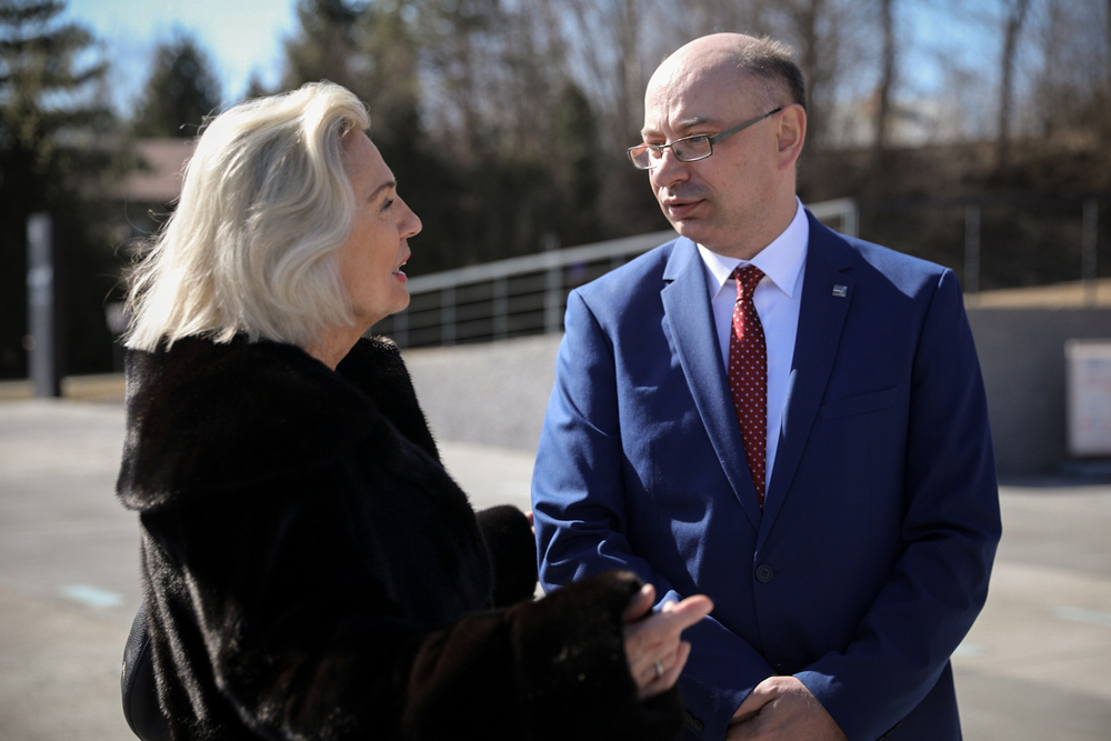 Anna Maria Anders, ambasador Polski we Włoszech i dr Mateusz Szpytma, wiceprezes IPN. Uroczystości w Muzeum im. Rodziny Ulmów w Markowej – 24 marca 2022. Fot. Sławek Kasper (IPN)