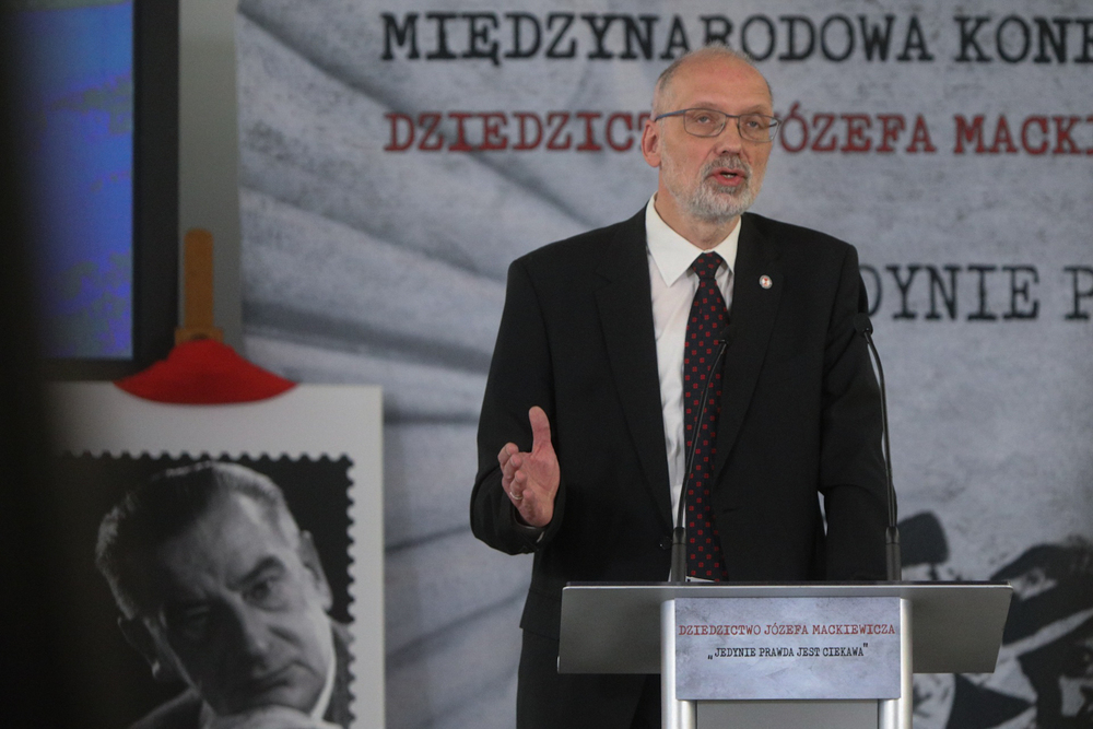 Prof. Andrzej Nowak podczas konferencji poświęconej Józefowi Mackiewiczowi – Warszawa, 31 marca 2022. Fot. Sławek Kasper (IPN)