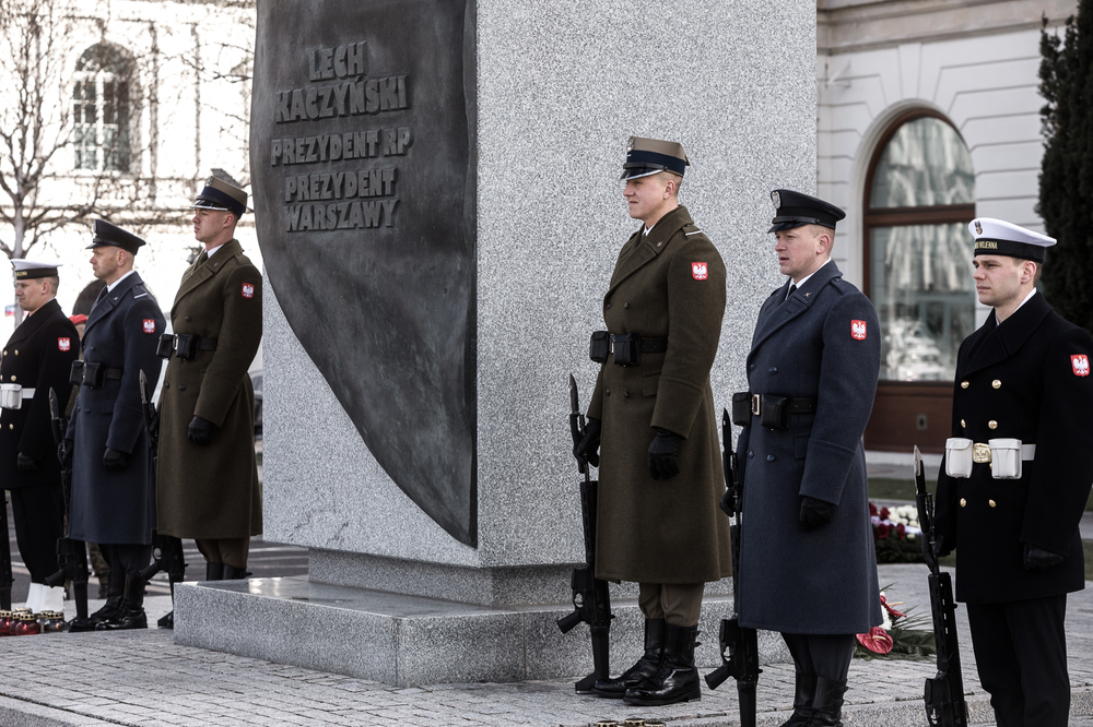 Uroczystości upamiętniające ofiary katastrofy smoleńskiej na placu Piłsudskiego w Warszawie – 10 kwietnia 2022. Fot. Sławek Kasper (IPN)
