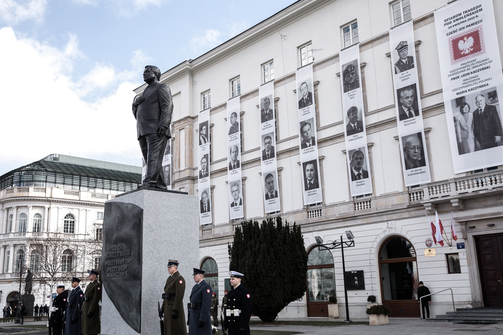 Uroczystości upamiętniające ofiary katastrofy smoleńskiej na placu Piłsudskiego w Warszawie – 10 kwietnia 2022. Fot. Sławek Kasper (IPN)