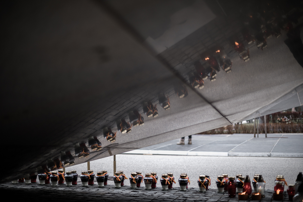 12 rocznica katastrofy smoleńskiej – cmentarz na Powązkach Wojskowych w Warszawie – 10 kwietnia 2022. Fot. Sławek Kasper (IPN)