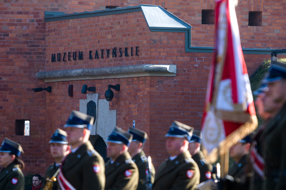 Uroczystości upamiętniające ofiary zbrodni katyńskiej – Warszawa, Muzeum Katyńskie, 13 kwietnia 2022. Fot. Sławek Kasper (IPN)