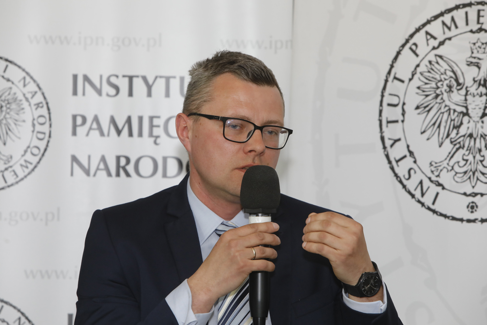 Dr Tomasz Ceran podczas dyskusji „Zbrodnie bez rozliczenia? Niemieckie zbrodnie i niemieccy zbrodniarze” – Warszawa, 13 kwietnia 2022. Fot. Piotr Życieński (IPN)