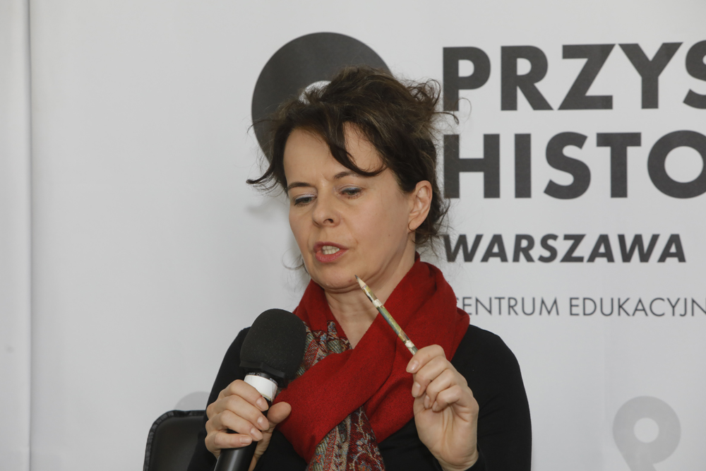 Dr Joanna Lubecka podczas dyskusji „Zbrodnie bez rozliczenia? Niemieckie zbrodnie i niemieccy zbrodniarze” – Warszawa, 13 kwietnia 2022. Fot. Piotr Życieński (IPN)