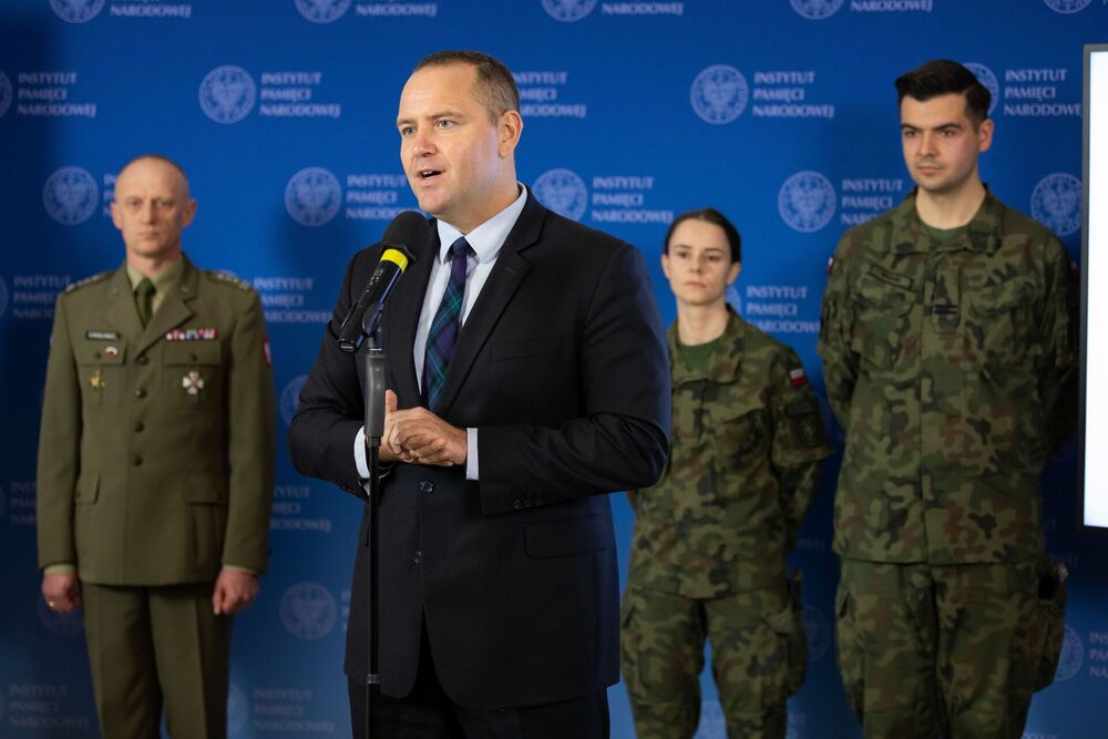 „W służbie Ojczyźnie”. Konferencja prasowa w sprawie współpracy między WOT a IPN. Na pierwszym planie dr Karol Nawrocki, prezes IPN – Warszawa, 19 kwietnia 2022. Fot. Mikołaj Bujak (IPN)