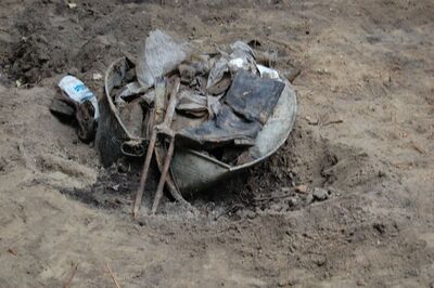 Gaj, „strzelnica”, w dole śmierci miejscowi Ukraińcy po 2000 r. celowo urządzili śmietnik
