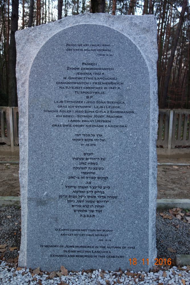 Hołd dla ofiar spoczywających na cmentarzu w Jagielle-Niechciałkach