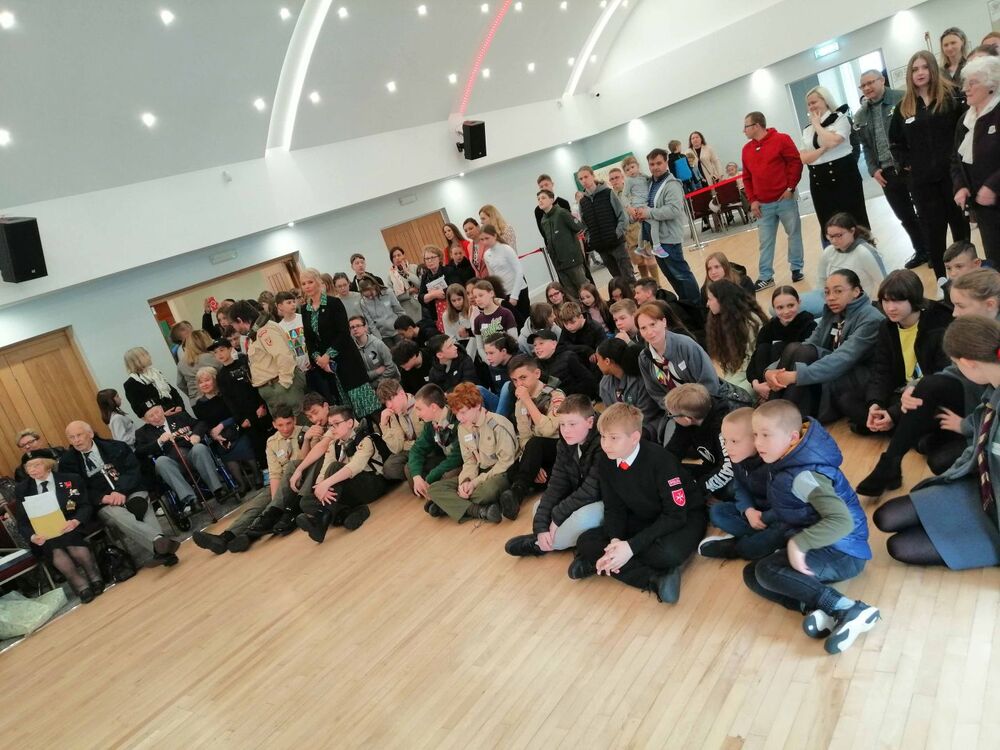 Wernisaż wystawy i warsztaty dla uczniów w Klubie Polskim w Nottingham – 23 kwietnia 2022. Fot. Anna Lasek (AIPN)