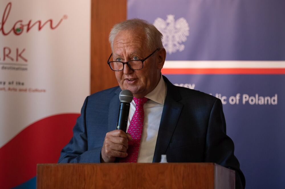 Ambasador Rzeczypospolitej Polskiej w Republice Południowej Afryki Andrzej Kanthak. Otwarcie wystawy IPN „Szlaki Nadziei” w Pretorii (RPA) – 26 kwietnia 2022. Fot. Mikołaj Bujak (IPN)