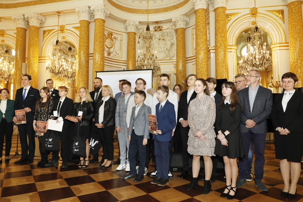 Laureaci konkursu IPN pod patronatem honorowym ŚZŻAK „Podziemna armia. Ludzie, miejsca i walki Armii Krajowej” – Warszawa, 26 kwietnia 2022. Fot. Piotr Życieński (IPN)