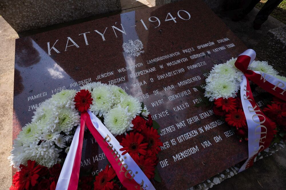 Przy pomniku katyńskim w Johannesburgu – 28 kwietnia 2022. Fot. Mikołaj Bujak (IPN)