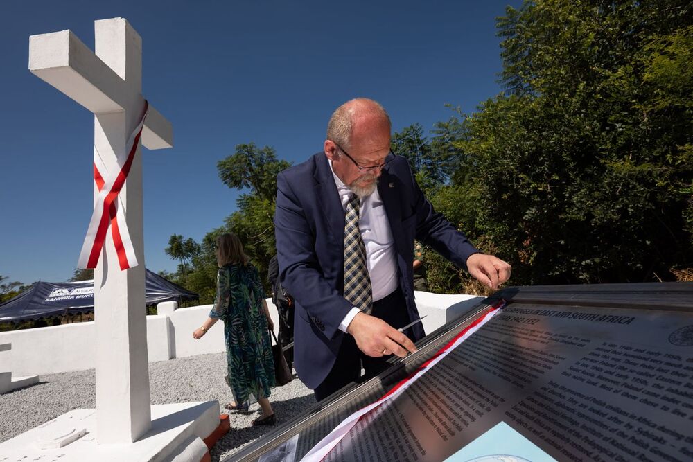 Otwarcie odnowionego cmentarza polskiego w Rusape (Zimbabwe) – 30 kwietnia 2022. Fot. Mikołaj Bujak (IPN)