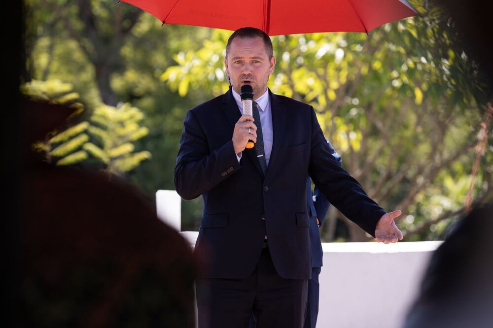 Dr Karol Nawrocki, prezes IPN. Otwarcie odnowionego cmentarza polskiego w Rusape (Zimbabwe) – 30 kwietnia 2022. Fot. Mikołaj Bujak (IPN)