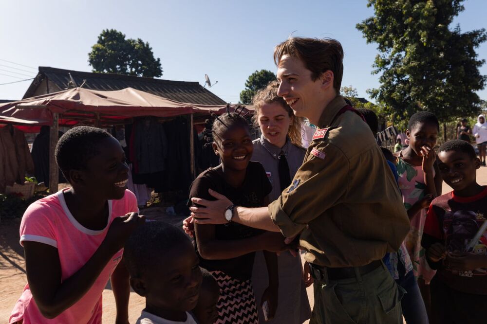 Otwarcie odnowionego cmentarza polskiego w Rusape (Zimbabwe) – 30 kwietnia 2022. Fot. Mikołaj Bujak (IPN)