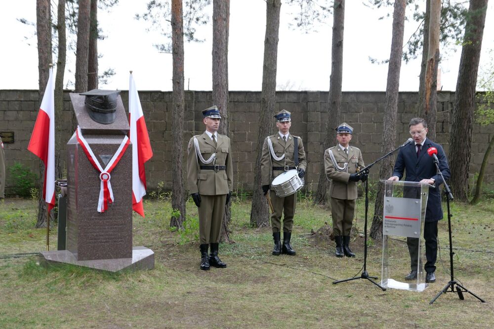 Uroczystość odsłonięcia pomnika generała Bolesława Roi w Sachsenhausen – 1 maja 2022. Fot. Joanna Sulej-Piskorz (IPN)