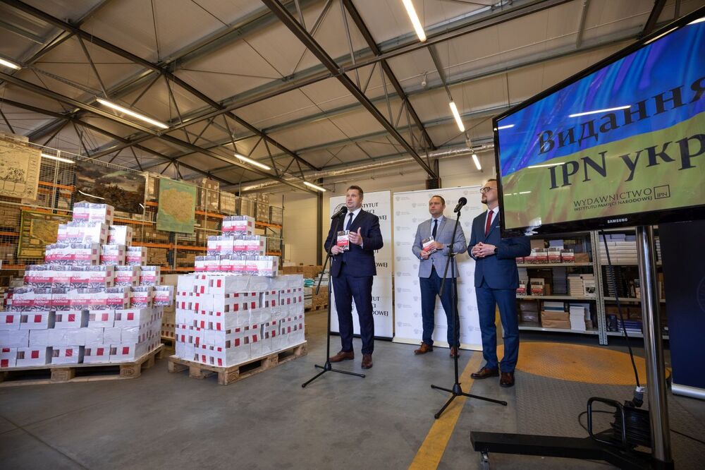Konferencja prasowa na temat przekazania przez IPN kuratorom oświaty podręczników do historii Polski w języku ukraińskim – Warszawa, 4 maja 2022. Fot. Mikołaj Bujak (IPN)