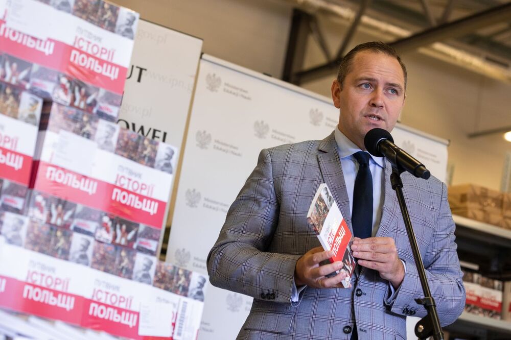 Dr Karol Nawrocki, prezes IPN, podczas konferencji prasowej na temat podręcznika do historii Polski w języku ukraińskim – Warszawa, 4 maja 2022. Fot. Mikołaj Bujak (IPN)