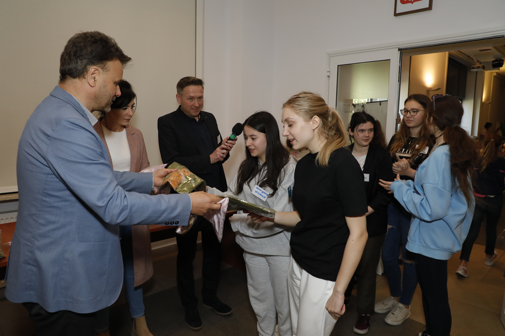 Inauguracja finałowych rozgrywek turnieju gry planszowej „Miś Wojtek” – 10 maja 2022. Fot. Piotr Życieński (IPN)