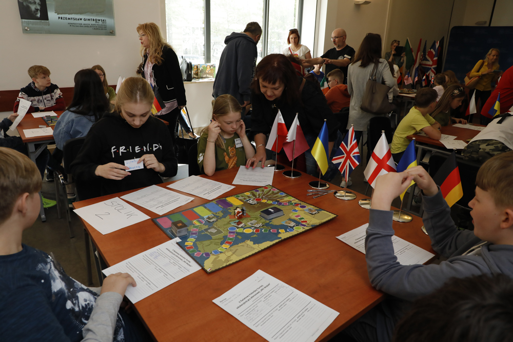 Inauguracja finałowych rozgrywek turnieju gry planszowej „Miś Wojtek” – 10 maja 2022. Fot. Piotr Życieński (IPN)