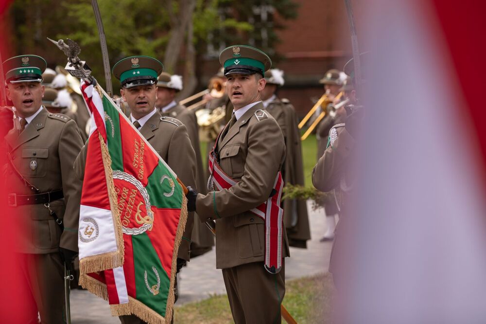 Uroczystość odsłonięcia tablicy upamiętniającej Marszałka Józefa Piłsudskiego podczas święta Straży Granicznej – Koszalin, 12 maja 2022. Fot. Mikołaj Bujak (IPN)