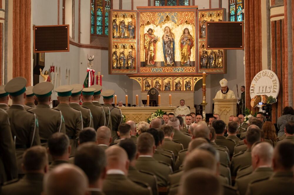 Msza św. w koszalińskiej katedrze w intencji funkcjonariuszy Straży Granicznej – 12 maja 2022. Fot. Mikołaj Bujak (IPN)