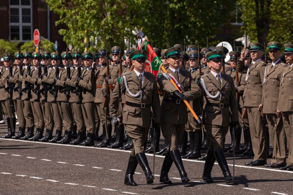 Promocja oficerska podczas obchodów święta Straży Granicznej – Koszalin, 12 maja 2022. Fot. Mikołaj Bujak (IPN)