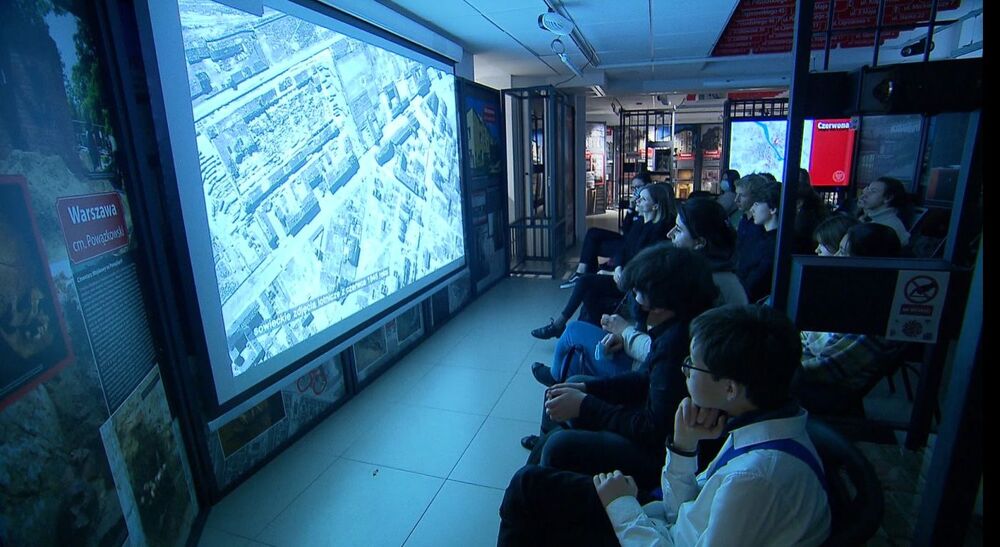 Kadr z programu „Przystanek Historia” w TVP Historia, odc. 47: Strzelecka 8 – katownia NKWD w Warszawie – premiera 6 stycznia 2022