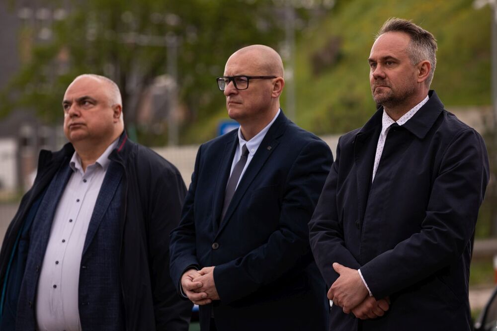 Odsłonięcie tablicy poświęconej ks. Rogaczewskiemu – Gdańsk, 14 maja 2022. Fot. Mikołaj Bujak (IPN)