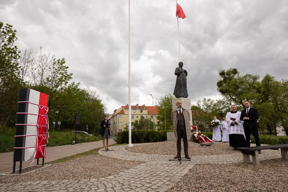 Odsłonięcie tablicy poświęconej ks. Rogaczewskiemu – Gdańsk, 14 maja 2022. Fot. Mikołaj Bujak (IPN)