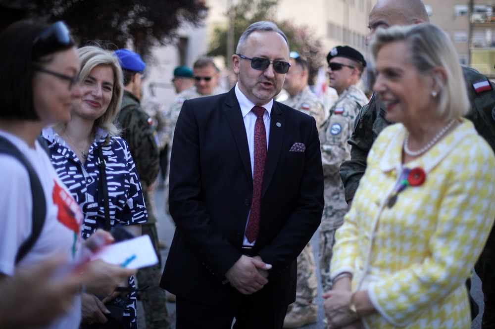 Uroczystość złożenia kwiatów przed pomnikiem gen. Władysława Andersa w Cassino – 18 maja 2022. Fot. Sławek Kasper (IPN)