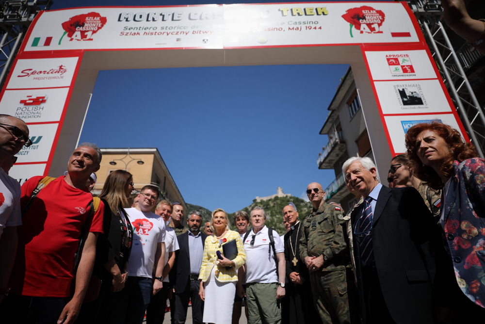 Uroczyste rozpoczęcie pierwszego trekkingu szlakiem historycznym bitwy o Monte Cassino – 18 maja 2022. Fot. Sławek Kasper (IPN)