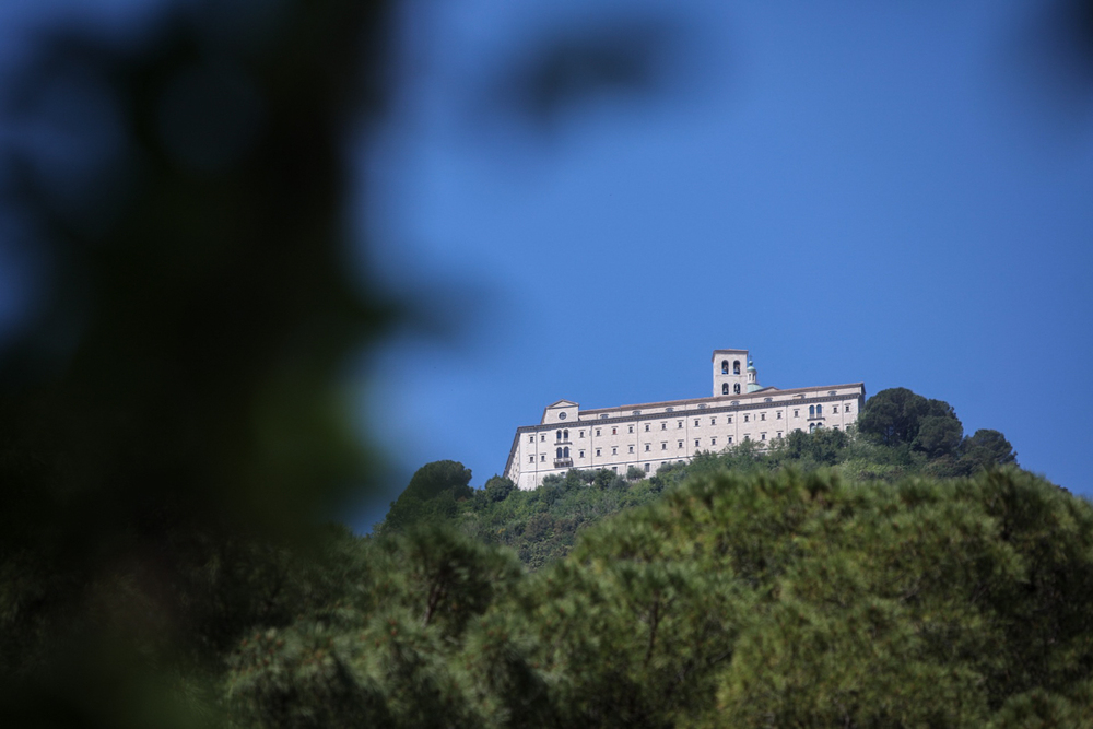 Uroczystość złożenia kwiatów przed pomnikiem gen. Władysława Andersa w Cassino – 18 maja 2022. Fot. Sławek Kasper (IPN)