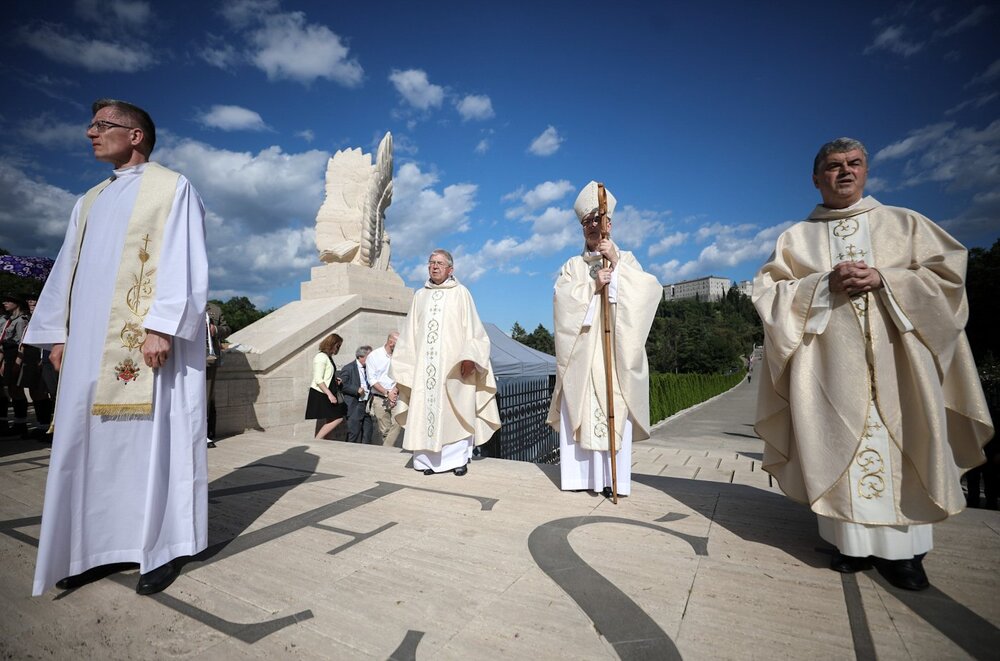 Msza św. na Polskim Cmentarzu Wojennym na Monte Cassino – 18 maja 2022. Fot. Sławek Kasper (IPN)