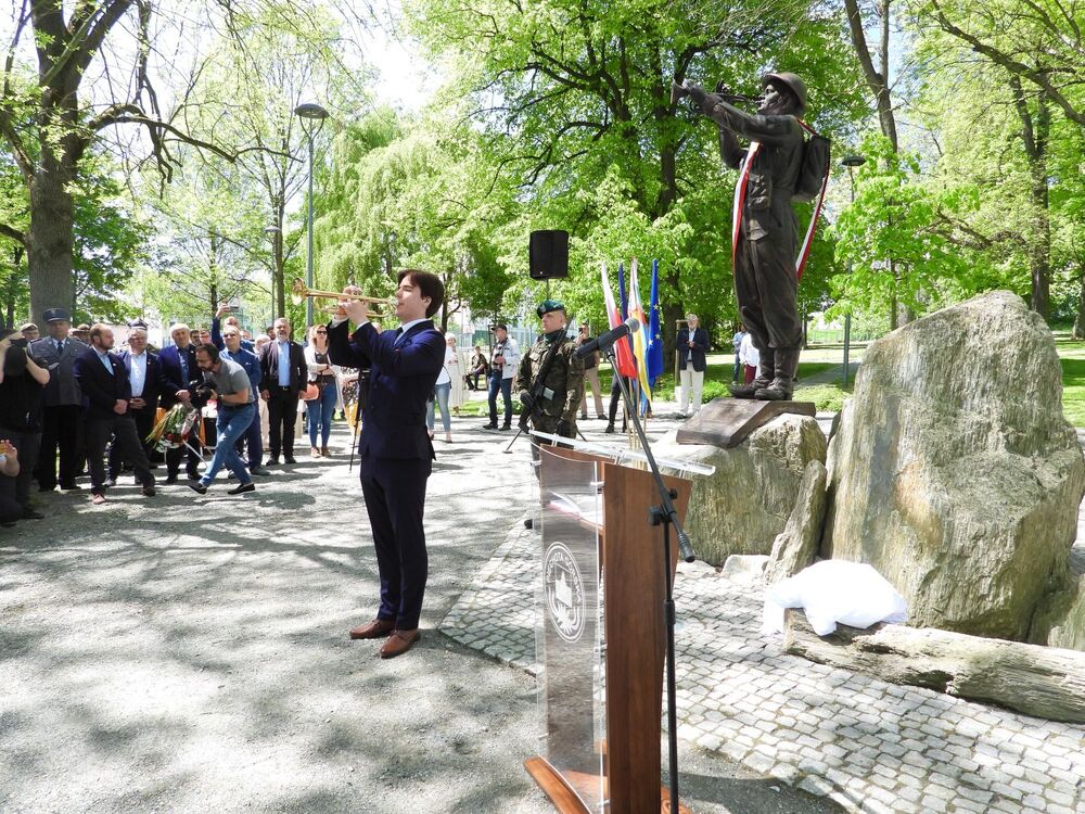 Odsłonięcie pomnika Emila Czecha, żołnierza spod Monte Cassino – 18 maja 2022. Fot.IPN