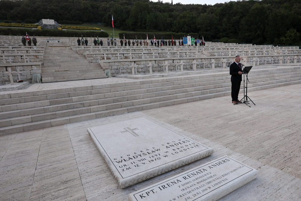 Dr hab. Karol Polejowski, wiceprezes IPN, podczas uroczystości na Polskim Cmentarzu Wojennym na Monte Cassino – 18 maja 2022. Fot. Sławek Kasper (IPN)
