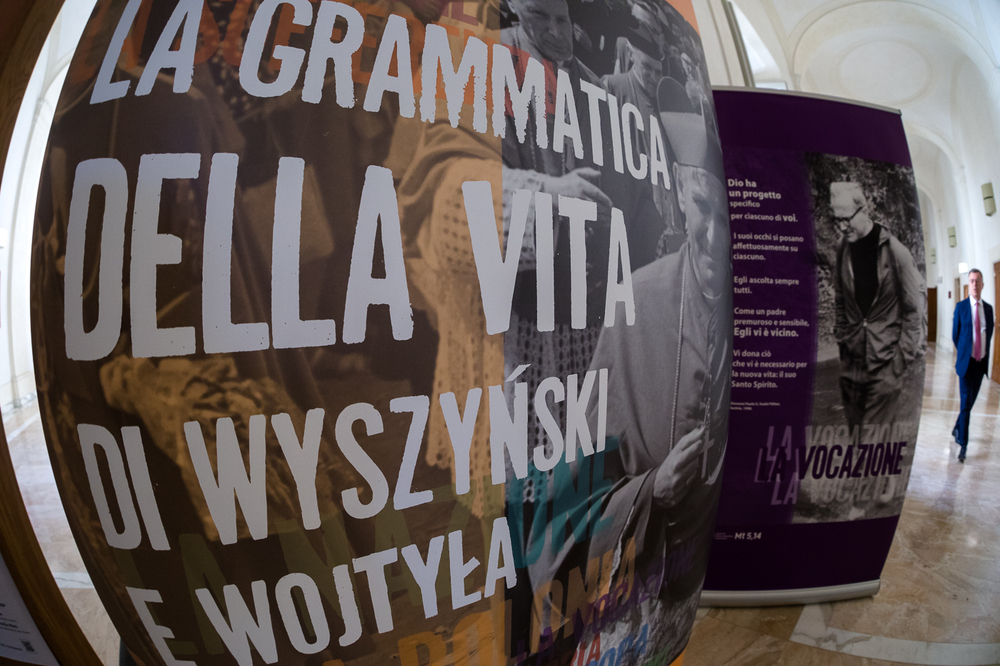 Wystawa „Wyszyńskiego i Wojtyły gramatyka życia” na Papieskim Uniwersytecie św. Krzyża – Rzym, 20 maja 2022. Fot. Sławek Kasper (IPN)