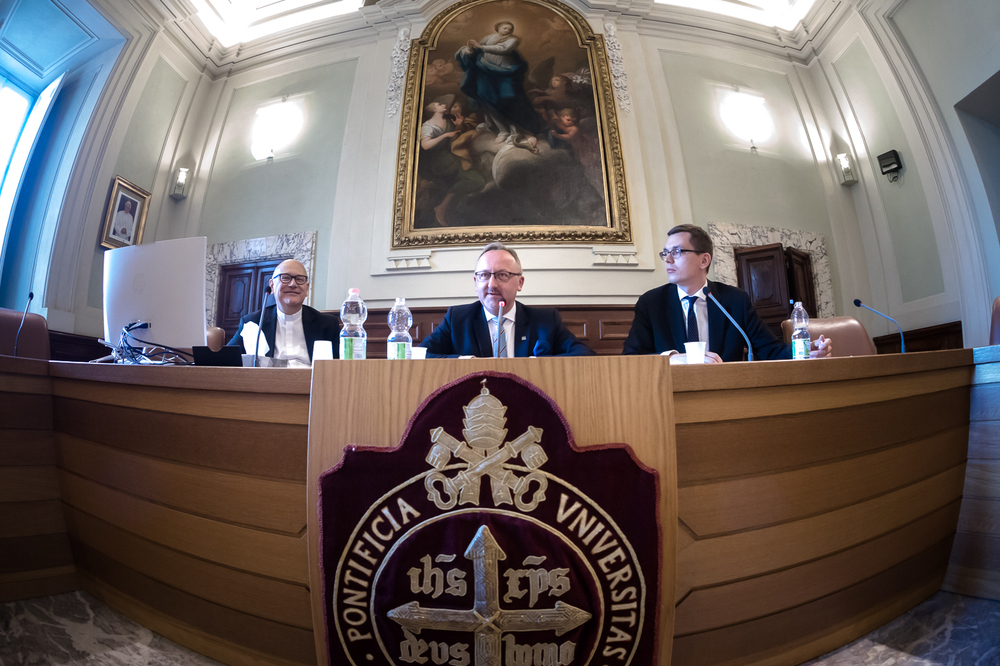 Wystawa „Wyszyńskiego i Wojtyły gramatyka życia” na Papieskim Uniwersytecie św. Krzyża – Rzym, 20 maja 2022. Fot. Sławek Kasper (IPN)