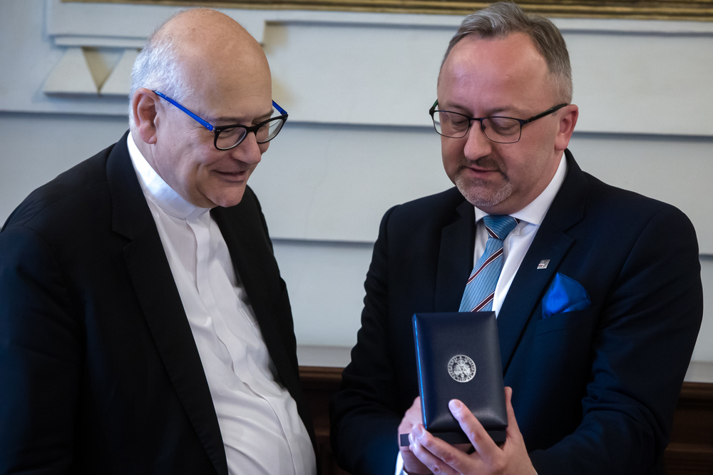 Wystawa „Wyszyńskiego i Wojtyły gramatyka życia” na Papieskim Uniwersytecie św. Krzyża – Rzym, 20 maja 2022. Fot. Sławek Kasper (IPN)