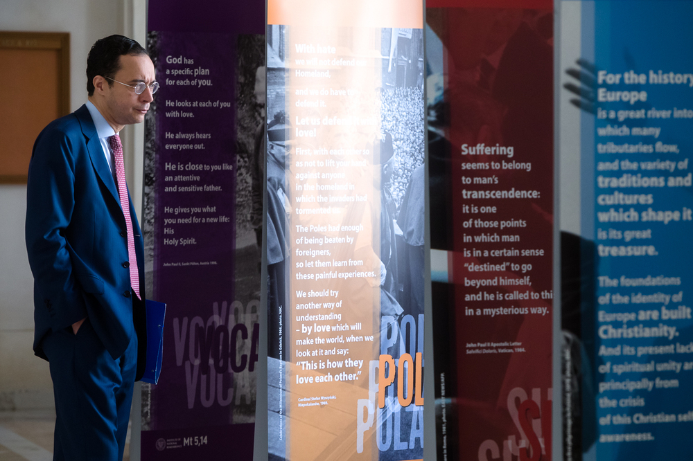 Wystawa „Wyszyńskiego i Wojtyły gramatyka życia” na Papieskim Uniwersytecie św. Krzyża – Rzym, 20 maja 2022. Fot. Sławek Kasper (IPN)